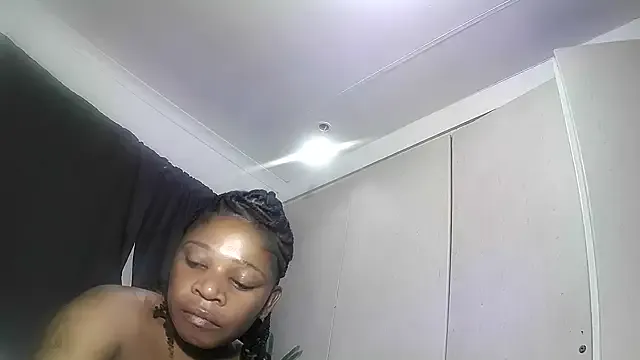 Misswhiteee from StripChat