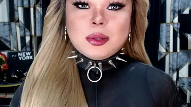 Mistress_CassieXX from StripChat is Freechat