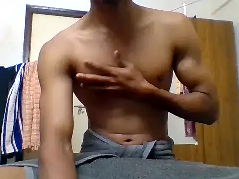 modelguyyy from StripChat is Freechat