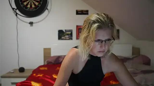 Moistdevil from StripChat is Freechat