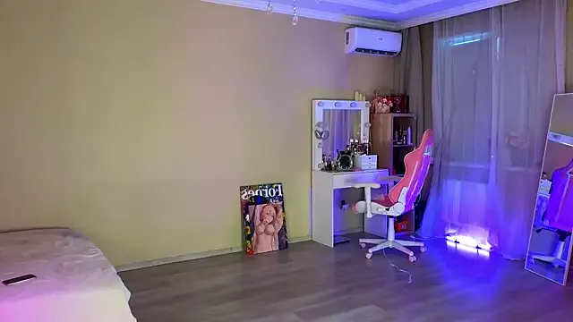 MollyDollz from StripChat