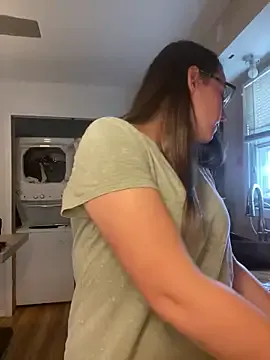 Mommasaurrex from StripChat is Freechat