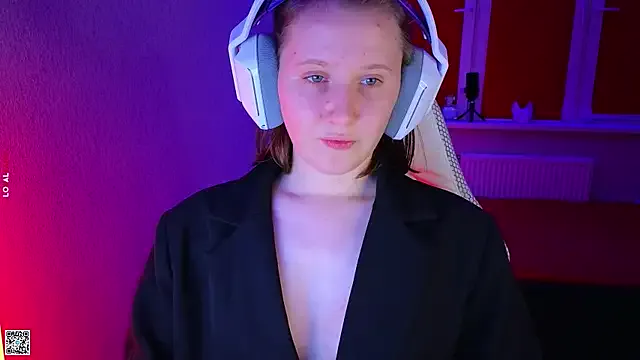 mon_lola from StripChat is Freechat