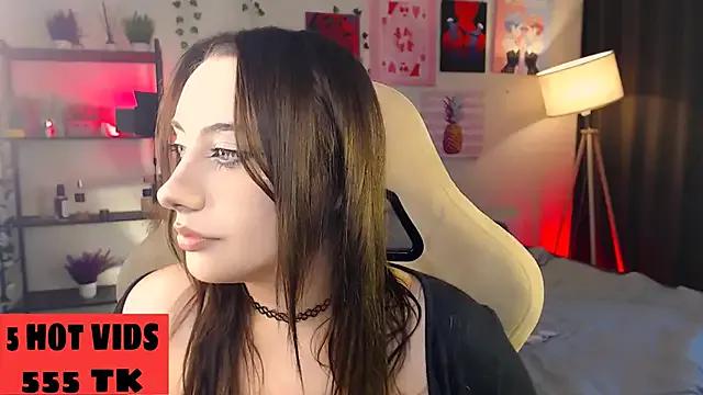 MoranaKit from StripChat is Freechat