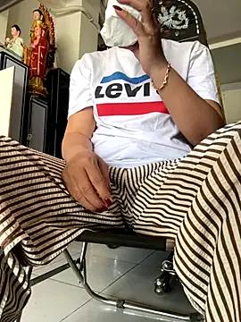 Mores1_Squirt from StripChat is Freechat