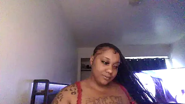 MsPrettyDime from StripChat is Freechat
