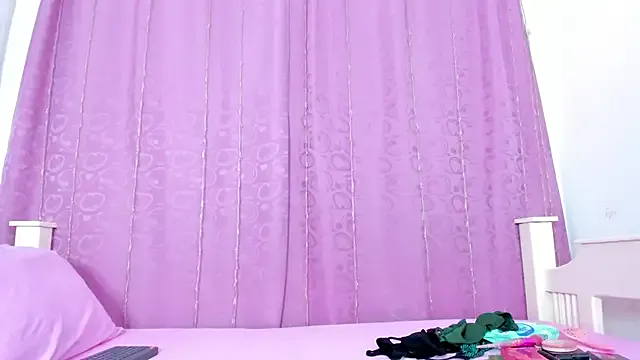 nahomy_smiith from StripChat is Freechat