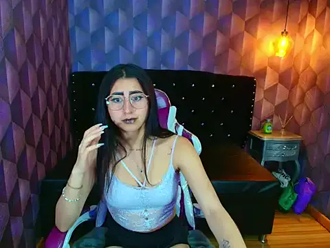 Nanisshawna from StripChat is Freechat