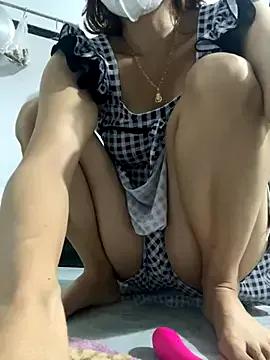 Naomii-i from StripChat is Freechat