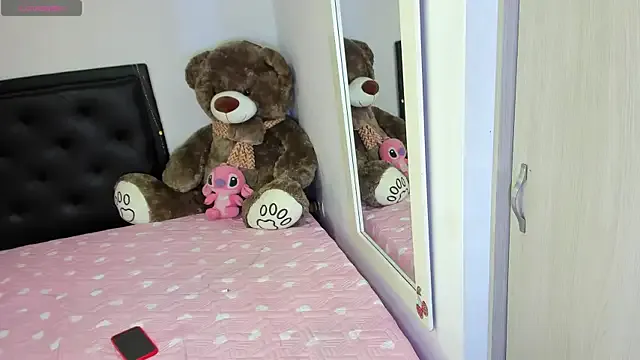 Naomiserna00 from StripChat is Freechat