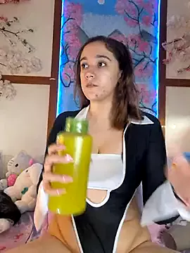 Girls: try live performances with matured performers, from dancing to quirks, in a variety of beautiful sex cams.