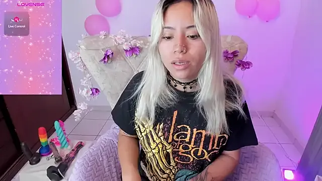 Nataliahenao69 from StripChat is Freechat