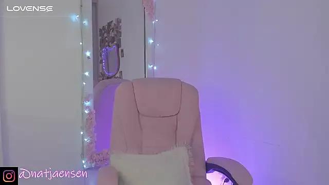 natalie_jaensen from StripChat