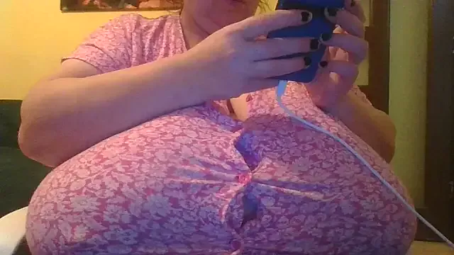 Nataliesbestjuggs from StripChat