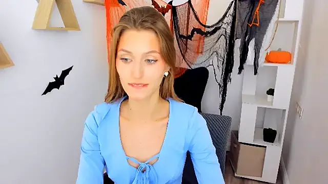 NaturalBeaty from StripChat is Freechat