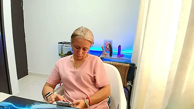 Girls: try live performances with matured performers, from dancing to quirks, in a variety of beautiful sex cams.