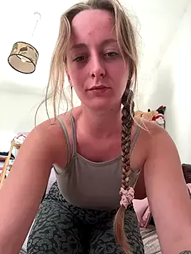 NaughtyAmore from StripChat is Freechat