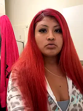 Naughtynessaa from StripChat is Freechat