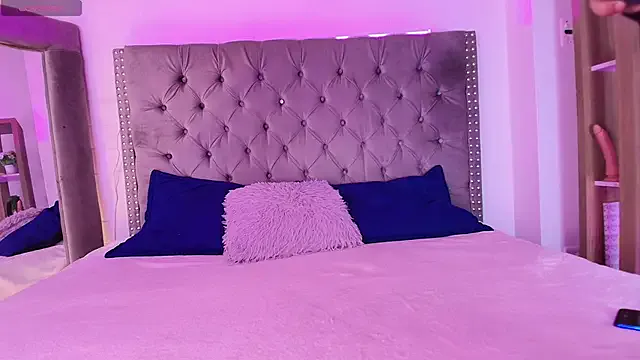 Nessa2905 from StripChat is Freechat