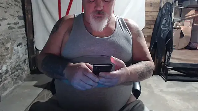 Newfiesausage1972 from StripChat is Freechat