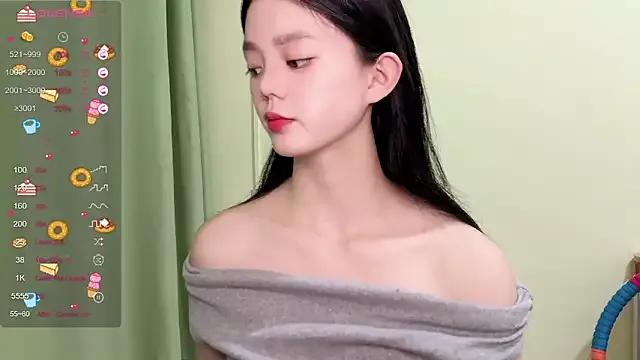 Nicole-13 from StripChat is Freechat