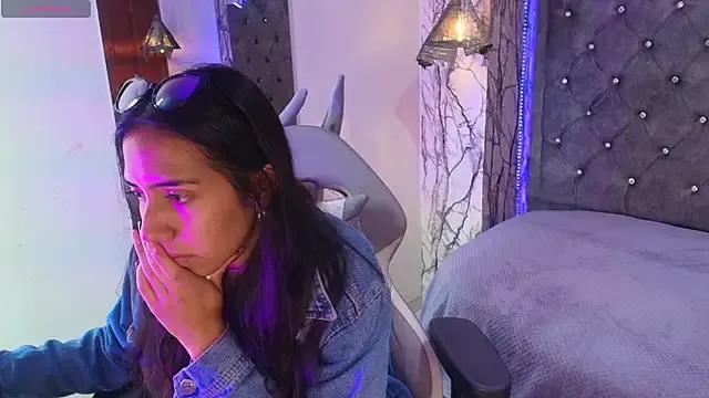 nicole_samanthaa from StripChat is Freechat