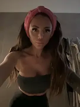 NicollleDiamondd from StripChat is Freechat