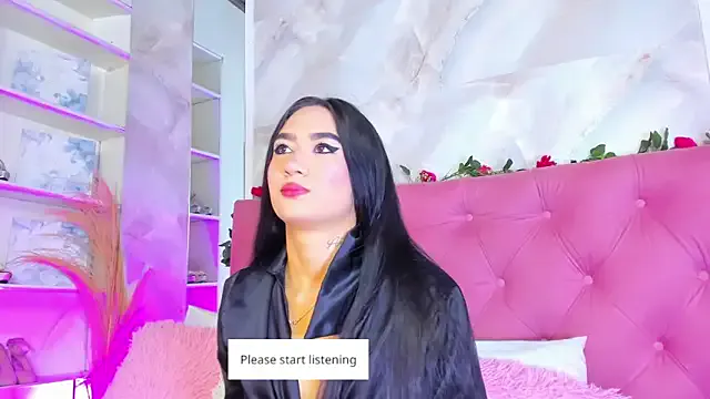 Nicolqueen_ from StripChat is Freechat