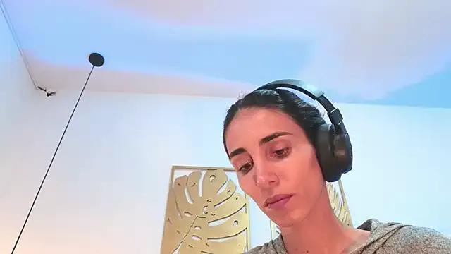 Nina_Cavaali from StripChat is Freechat