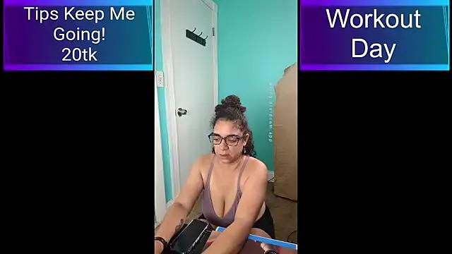 nsfwismorefun from StripChat is Freechat