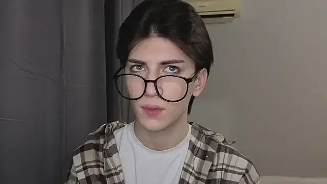 Oliver_star_boy_ from StripChat is Freechat