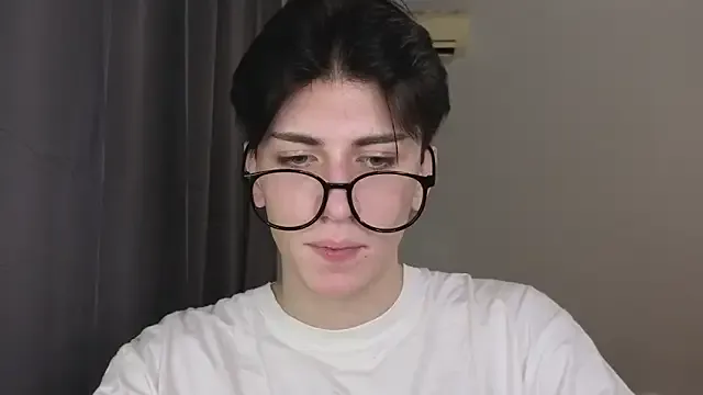 Oliver_star_boy_ from StripChat is Freechat