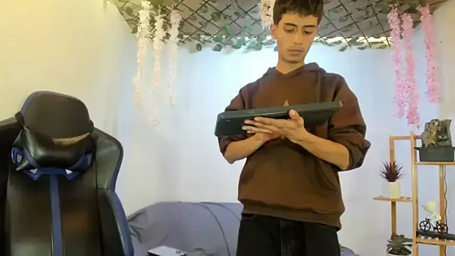 Girls: try live performances with matured performers, from dancing to quirks, in a variety of beautiful sex cams.