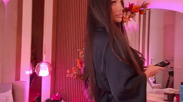 OliviaNoirr from StripChat is Freechat