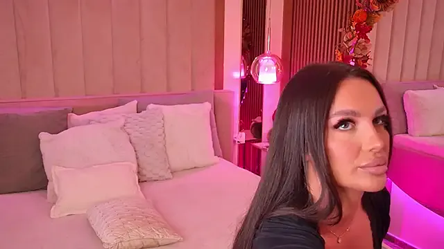 OliviaNoirr from StripChat is Freechat