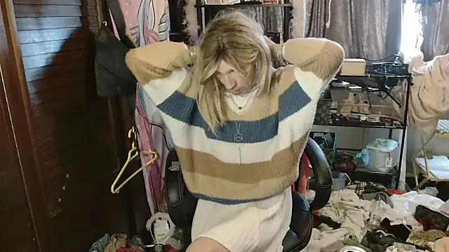 Ombeline1 from StripChat is Freechat