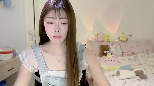 Onecutelittle from StripChat is Freechat