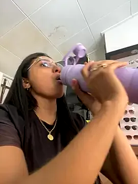 oralin from StripChat is Freechat