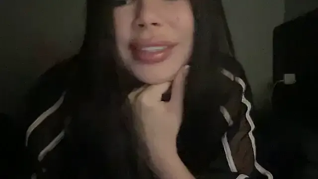 Orlinah from StripChat is Freechat