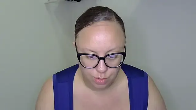 Paisleehaze from StripChat is Freechat