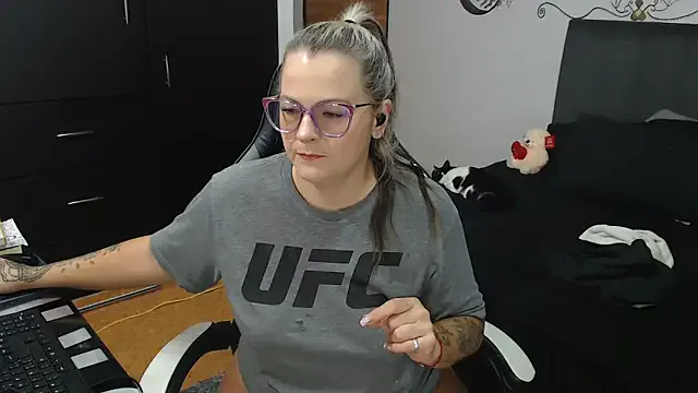 Girls: try live performances with matured performers, from dancing to quirks, in a variety of beautiful sex cams.