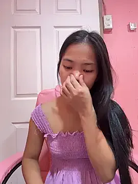 PetiteMaexx from StripChat is Freechat