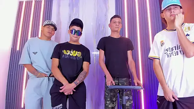 Play_boys_Hot2 from StripChat is Freechat