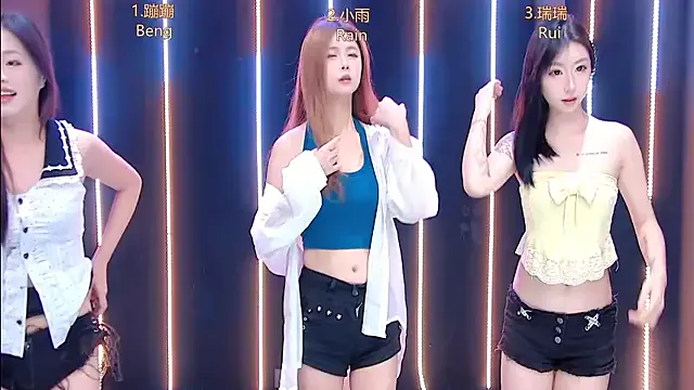 queen-001 from StripChat is Freechat