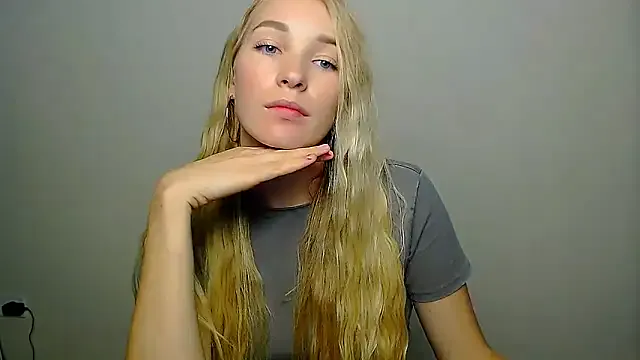 Queen_ofLove from StripChat