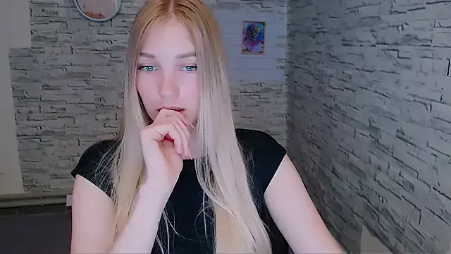 Queen_ofLove from StripChat