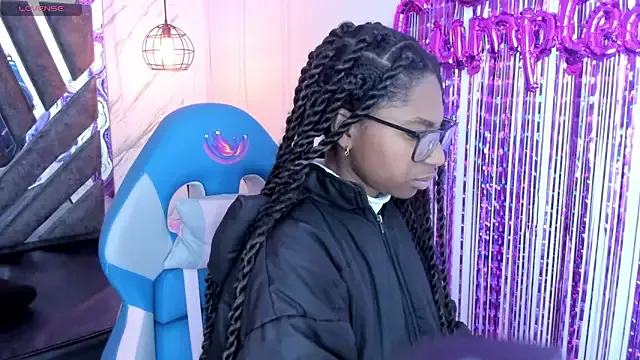 Queen_perla_ from StripChat