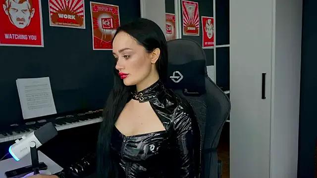 QueenAliss from StripChat is Freechat