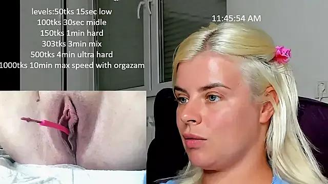 queenofthenighttt from StripChat is Freechat