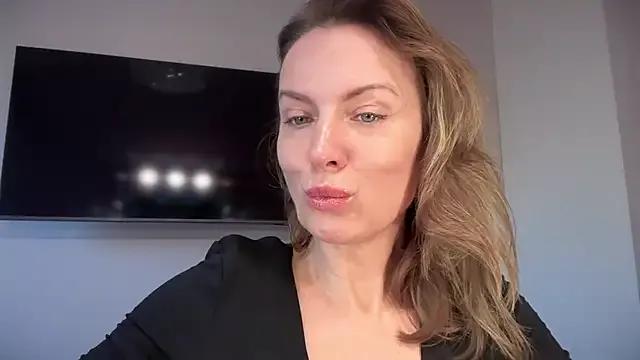 RachellAmazing from StripChat is Freechat